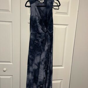 Elegant Tie-Dye Sleeveless Maxi Dress